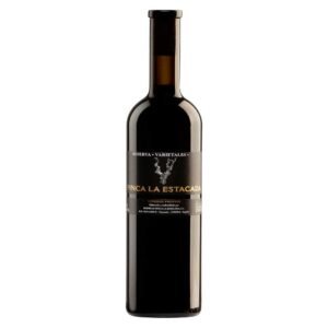 Bottle of Finca La Estacada Reserva Varietales, a premium Spanish red blend.