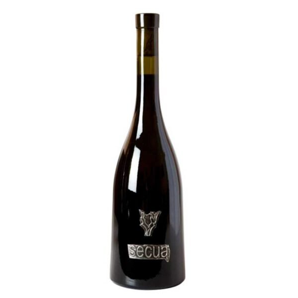 Bottle of Secua Cabernet Syrah, a premium Spanish red wine aged 24 months in French oak.